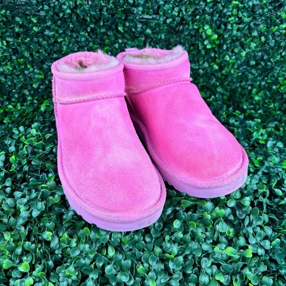 UGG CLASSI MINI Winter Boots Pink Cozy Footwear Size 6